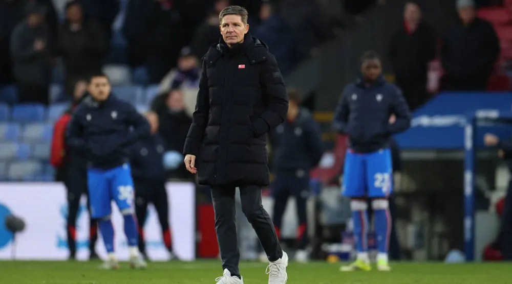 أوليفر غلاسنر المدير الفني لفريق كريستال بالاس (رويترز)