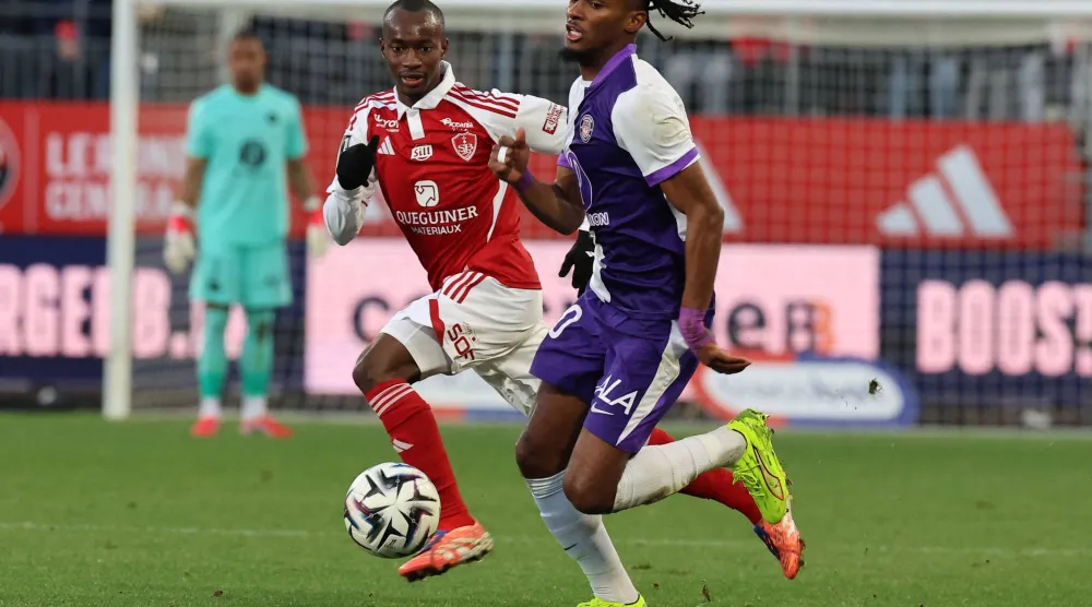 تولوز هزم مضيّفه ستاد بريست (أ.ف.ب) 