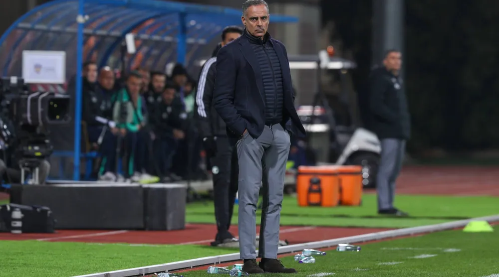 البرتغالي جوزيه غوميز المدير الفني للفتح (تصوير: صالح العنزي) 