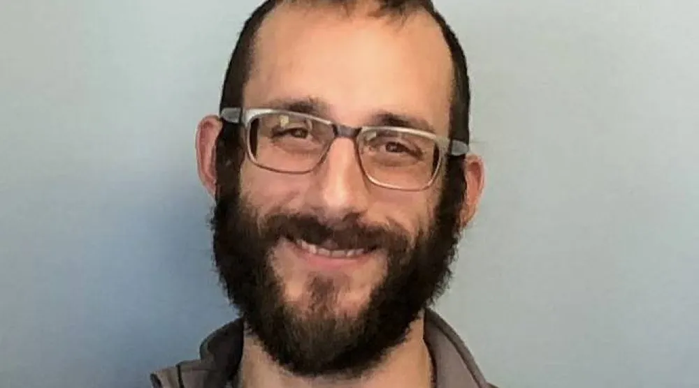 صورة من وزارة شؤون المحاربين القدامى الأميركية للممرض أليكس بريتي وهو ممرض في وحدة العناية المركزة (أ.ف.ب)