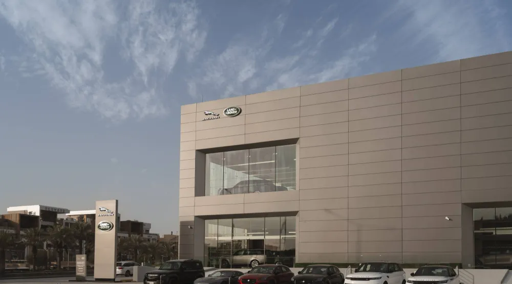 مدير «جاغوار لاند روڤر» السعودية: نتطلع لتوسيع الطرازات الكهربائية والهجينة مع تطور البنية التحتية