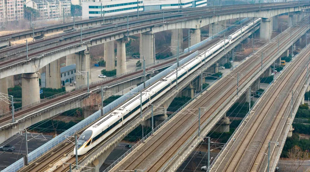 قطار فائق السرعة في مدينة نانجينغ الصينية (أ.ف.ب)