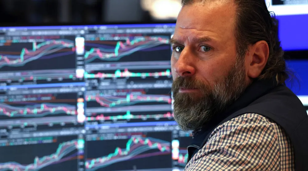 متداول يعمل في بورصة نيويورك (أ.ف.ب)