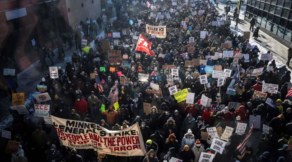 تظاهرة في مينيابوليس منددة بهيئة «أيس» السبت (أ.ف.ب)