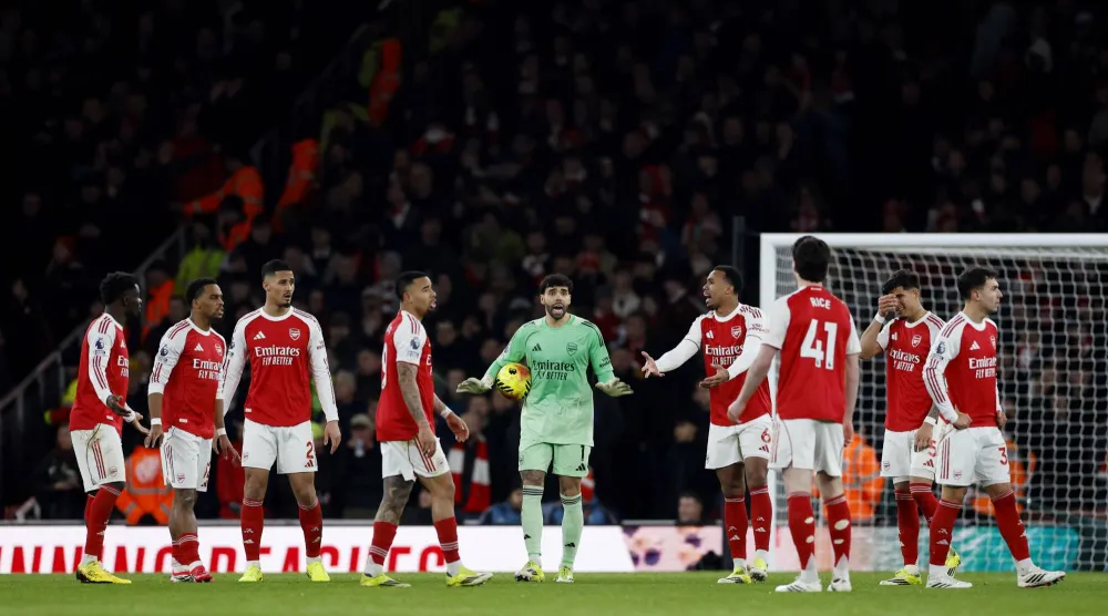 الخسارة أمام يونايتد أعادت فتح الجدل حول ما إذا كان آرسنال قادراً على التخلص من صورة الوصيف (رويترز)