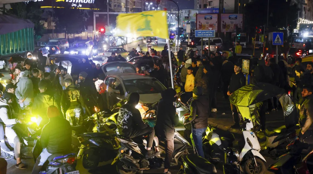 أنصار لجماعة "حزب الله" خلال مسيرة في الضاحية الجنوبية لبيروت، لبنان 21 يناير 2026 (إ.ب.أ)