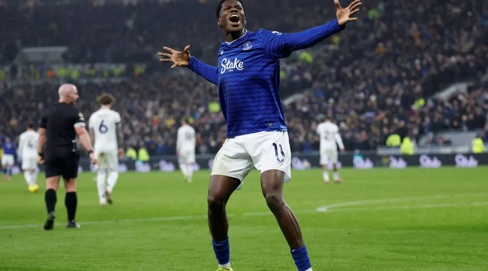 الفرنسي ثييرنو باري أنقذ إيفرتون (رويترز)