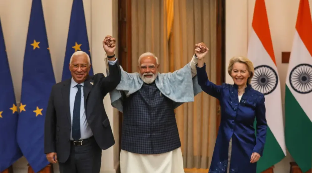 Avrupa Birliği (AB) Komisyonu Başkanı Ursula von der Leyen ve AB Konseyi Başkanı Antonio Luis Santos da Costa, Hindistan Başbakanı Narendra Modi ile bir araya geldi. (EPA)