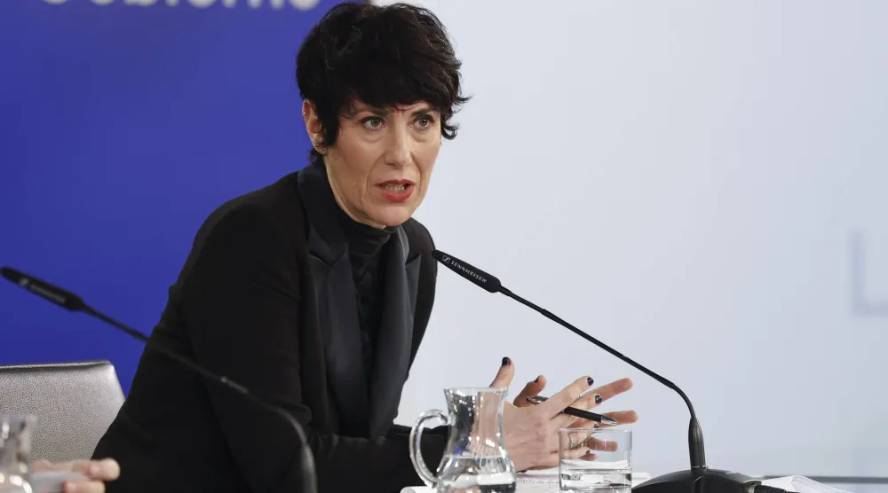 الوزيرة إلما سايز (إ.ب.أ)