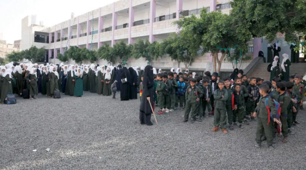 طلبة خلال طابور الصباح في مدرسة بصنعاء (إ.ب.أ)
