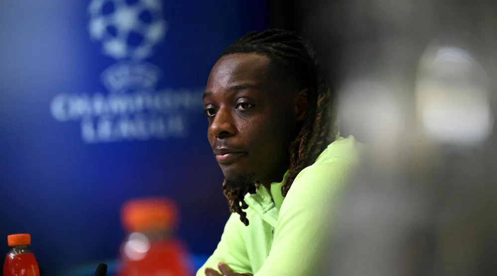 البلجيكي جيريمي دوكو لاعب مانشستر سيتي الإنجليزي (أ.ف.ب) 