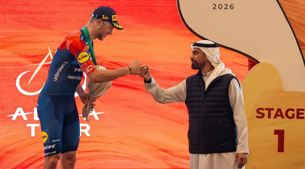 الإيطالي جوناثان ميلان من فريق «ليدل تريك» تصدّر الجولة الأولى (وزارة الرياضة)