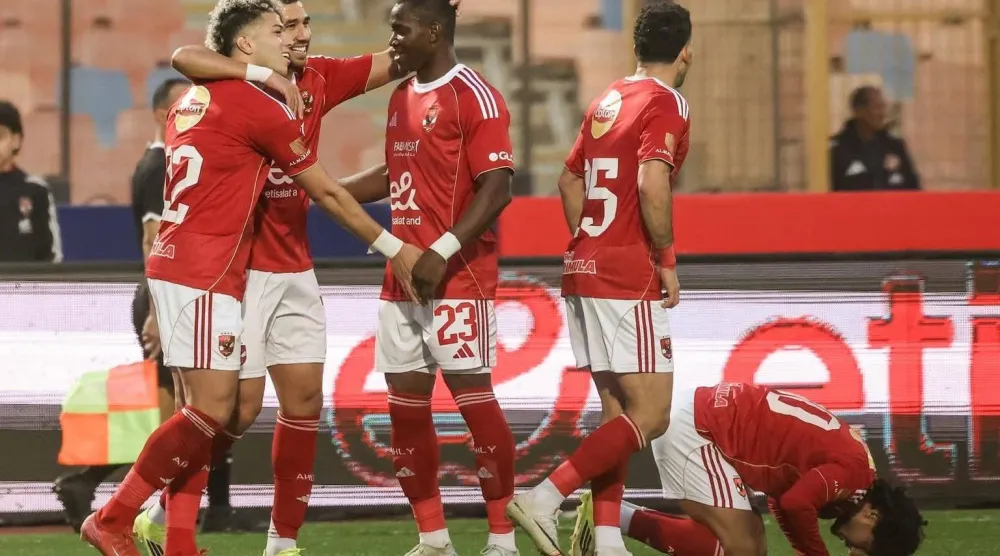 احتفالية لاعبي الأهلي بالثلاثية في مرمى دجلة (النادي الأهلي)