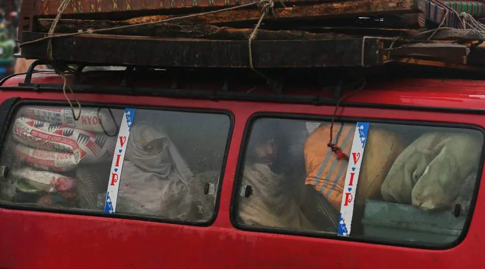 الآلاف يفرون من شمال غربي باكستان (أ.ب)