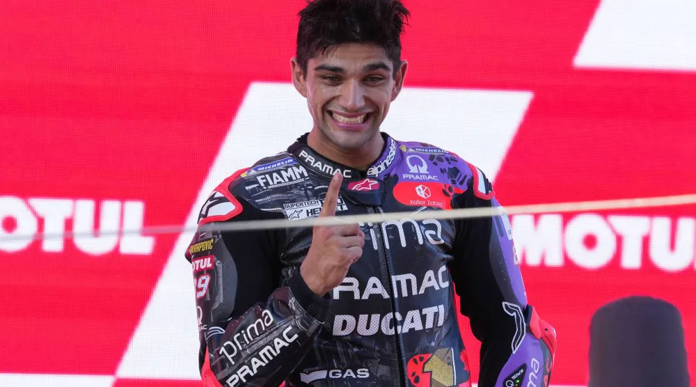 خورخي مارتن (رويترز)