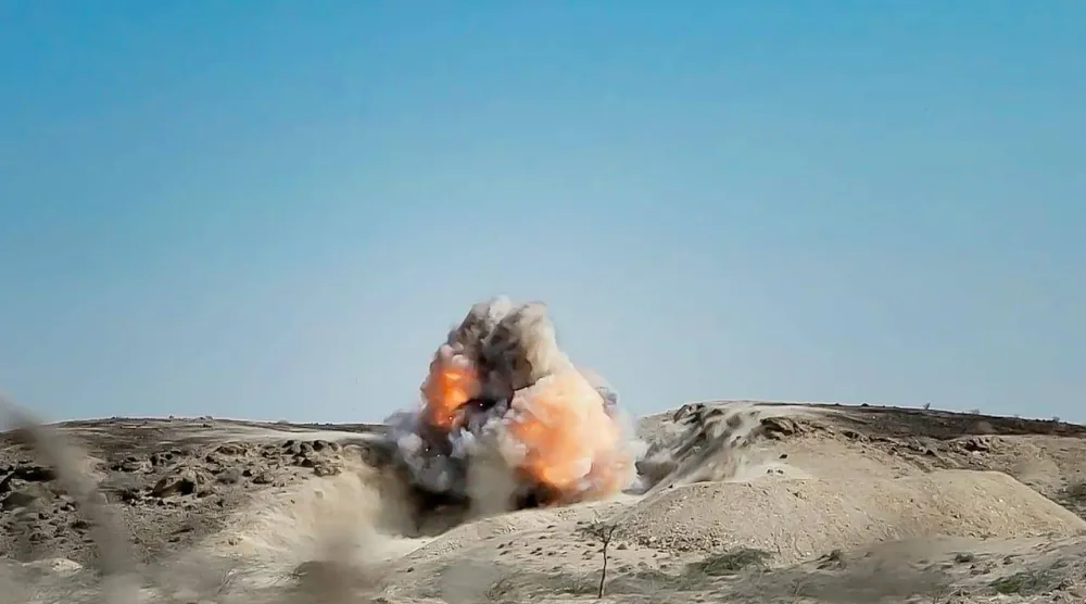 جانب من عمليات تدمير المخلفات الحربية (مسام)