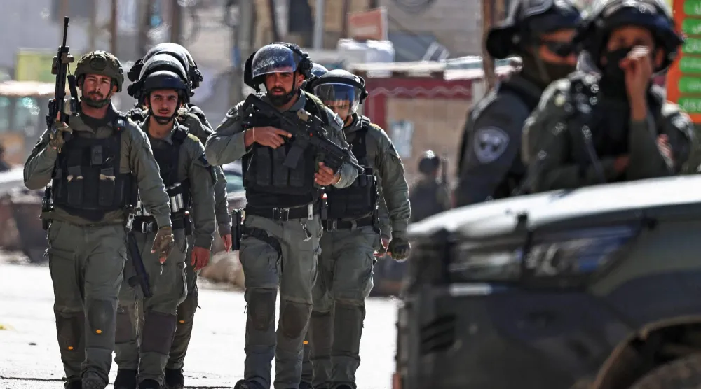 دورية للجيش الإسرائيلي قرب رام الله في الضفة الغربية (أ.ف.ب)