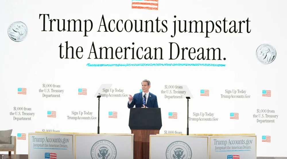 بيسنت يلقي كلمة خلال فعالية بعنوان «حسابات ترمب» في قاعة «كارنيغي ميلون» (أ.ب)