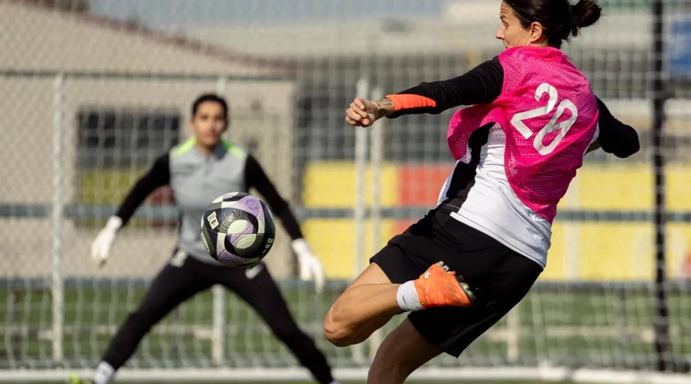 من تدريبات سيدات القادسية تأهباً لملاقاة الهلال (موقع النادي)