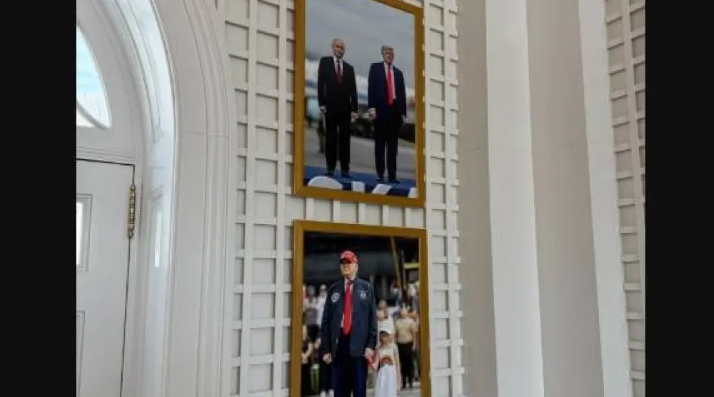 صورة الرئيس الأميركي دونالد ترمب ونظيره الروسي فلاديمير بوتين تظهر في البيت الأبيض (إكس)