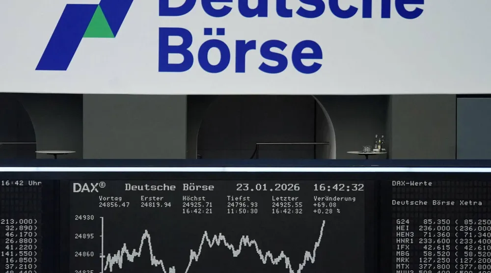 رسم بياني لمؤشر الأسهم الألماني «داكس» في بورصة فرانكفورت (رويترز)