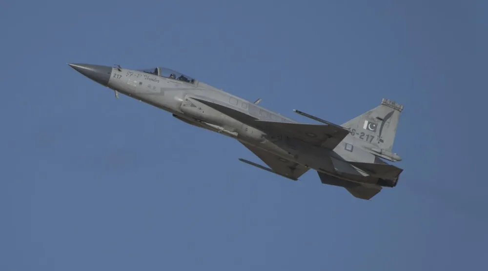 JF-17'ler Pakistan'la Hindistan arasında geçen yıl mayısta patlak veren savaşta da kullanılmıştı (AP)