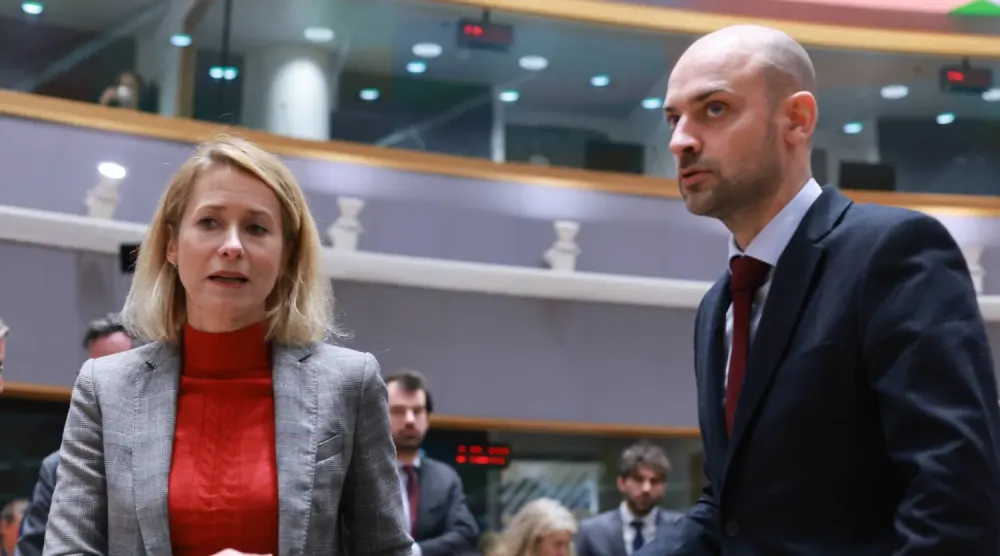 AB Dış Politika Yüksek Temsilcisi Kaja Kallas, bugün Brüksel’de düzenlenen bakanlar toplantısı kapsamında Fransa Dışişleri Bakanı Jean-Noël Barrot ile bir araya geldi (EPA)