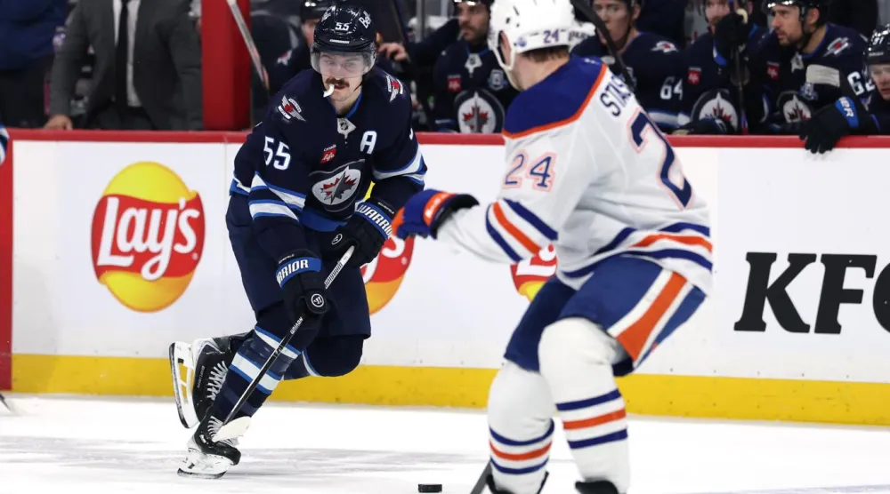 Buz hokeyinde oyuncu değişiklikleri sırasında oyun durmuyor (James Carey Lauder/Imagn Images)