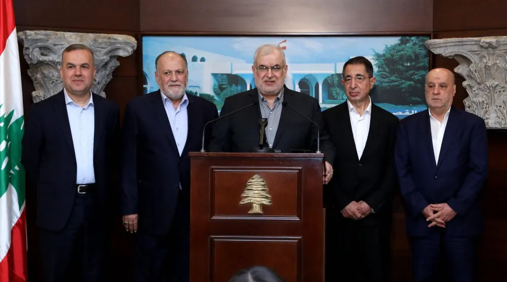 كتلة «حزب الله» برئاسة النائب محمد رعد بالقصر الجمهوري بعد لقائها الرئيس جوزيف عون في وقت سابق (رئاسة الجمهورية)