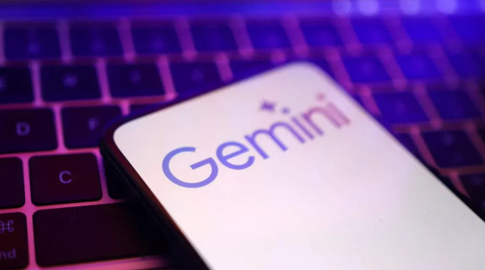 Gemini'ın yeni özelliği, sorulara daha iyi yanıt vermek için telefondaki aktivitelerden bilgi toplayan Apple Intelligence'a benziyor (Reuters)