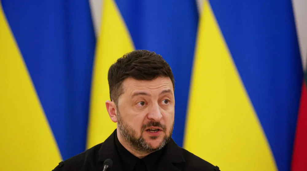 الرئيس الأوكراني فولوديمير زيلينسكي خلال مؤتمر صحافي مشترك في فيلنيوس بليتوانيا يوم 25 يناير 2026 (أ.ف.ب) 