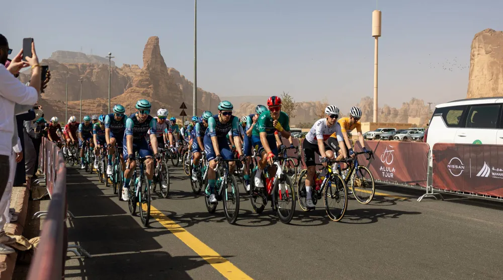 الدرّاجون خلال منافسات المرحلة الثالثة (الشرق الأوسط)