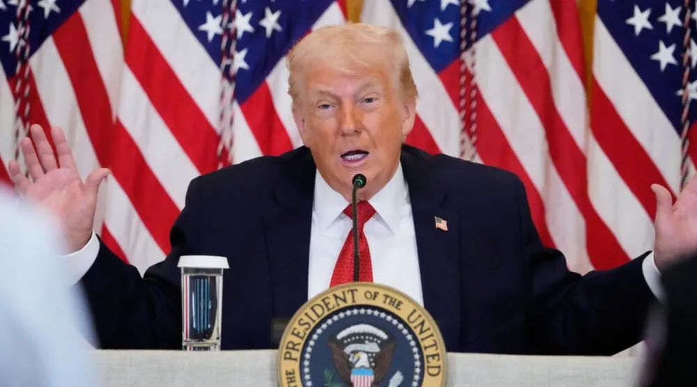 Trump, Grönland konusunda Danimarka'nın tarafında durdukları için Birleşik Krallık'a da gümrük vergisi uygulayacağını açıklamıştı (AP)