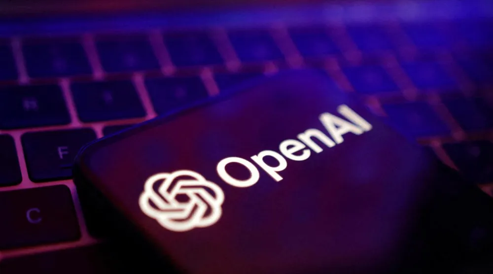 OpenAI CEO'su Sam Altman, şirketin ilk cihazının son derece sade bir tasarıma sahip olacağını söylüyor (Reuters)