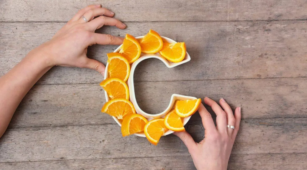 يلعب فيتامين سي دوراً مباشراً في الدفاع المناعي (أرشيفية - الشرق الأوسط)