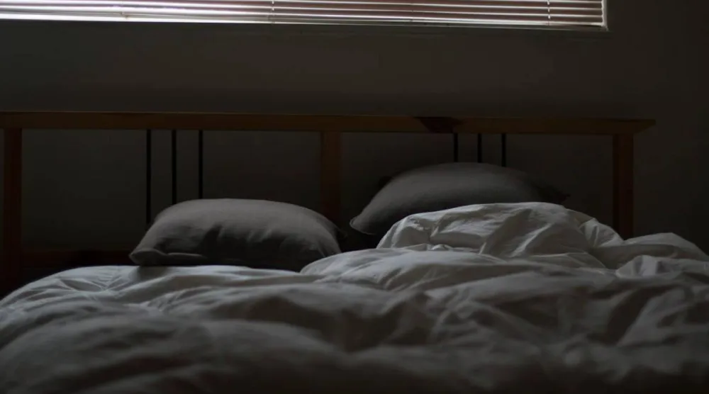 Sevilen bir atıştırmalığı yemek sizi geceleri uykusuz bırakabilir (Unsplash)