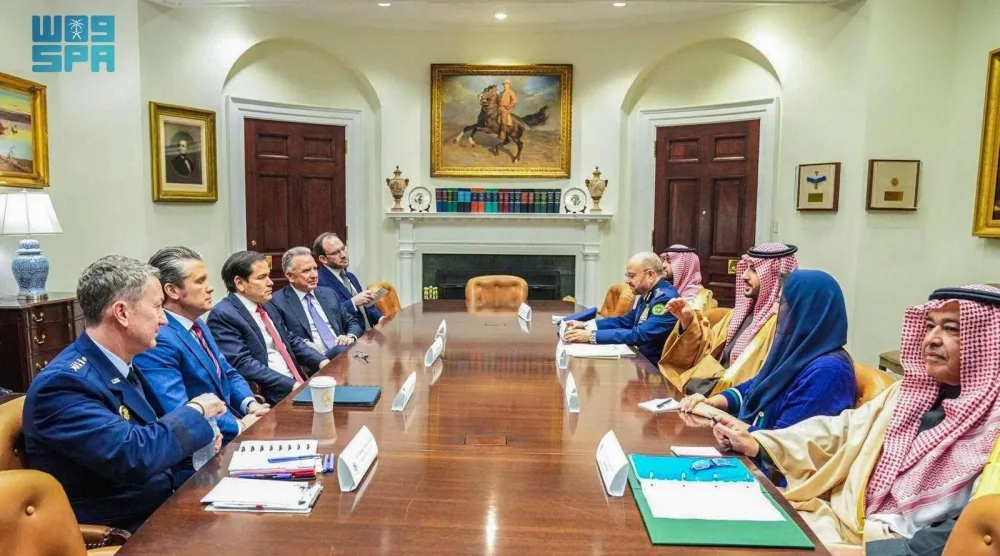 وزير الدفاع السعودي يبحث مع وزير الحرب الأميركي جهود إحلال السلام بالمنطقة