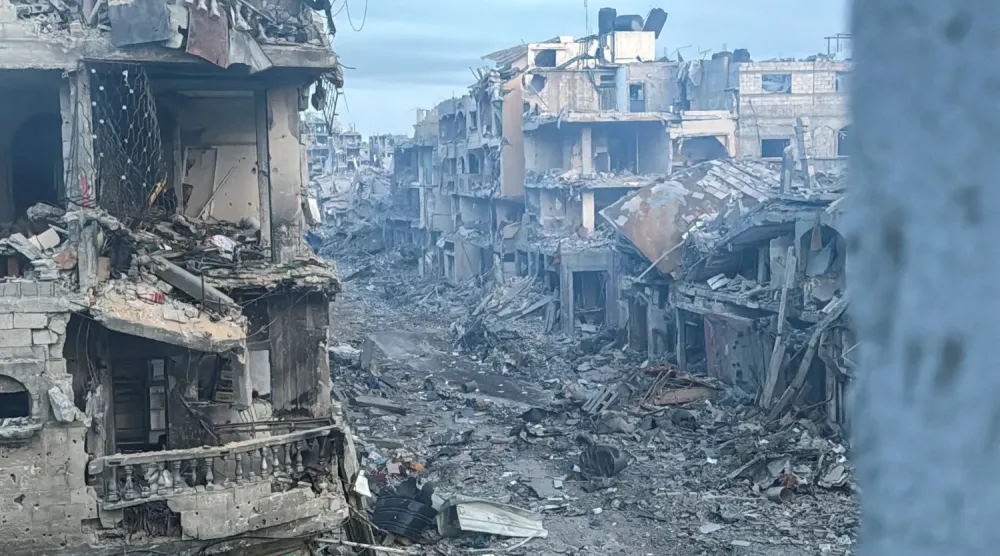 İsrail’in Gazze Şeridi’ne yönelik askeri operasyonu sırasında, kuzeydeki Beyt Lahiya’da ağır hasar gören Filistinlilere ait evler (18 Aralık 2024 – Reuters)