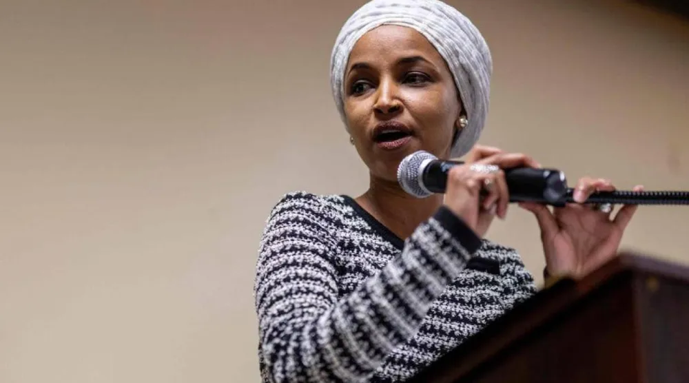 Donald Trump, Omar'ın saldırıya uğramasından birkaç saat önce düzenlenen mitingde Kongre üyesini hedef aldı (AFP)