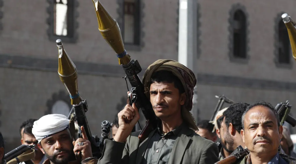 «الحرس الثوري الإيراني» يتحكم في الأنشطة العسكرية لكل تشكيلات الحوثيين (إ.ب.أ)