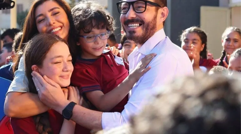 في لقطة مع أسرته بمسلسل «لعبة وقلبت بجد» (الشركة المنتجة)