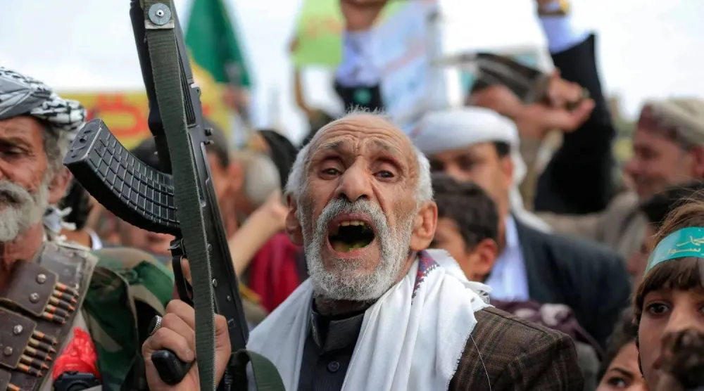 عناصر حوثيون خلال حشد للجماعة في العاصمة اليمنية المختطفة صنعاء (أ.ف.ب)
