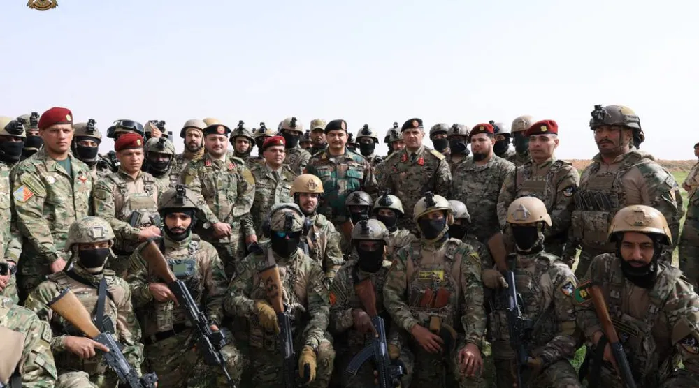 صدام حفتر يتوسط عناصر «اللواء 106- القوات الخاصة» 29 يناير (القيادة العامة)