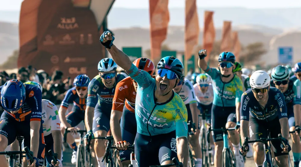 الإيطالي مالوتشيلي محتفلا بالفوز (الشرق الأوسط)