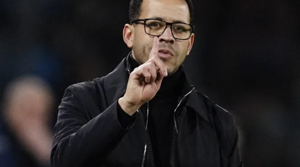 ليام روسينيور مدرب تشيلسي (رويترز)