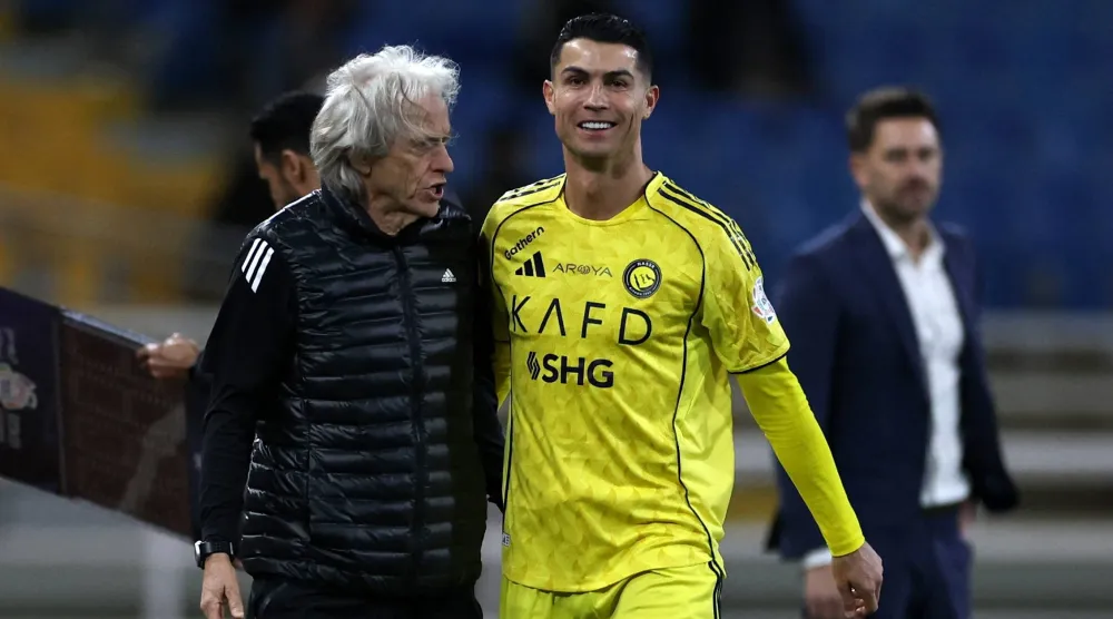 خيسوس مع رونالدو بعد نهاية المباراة (رويترز)