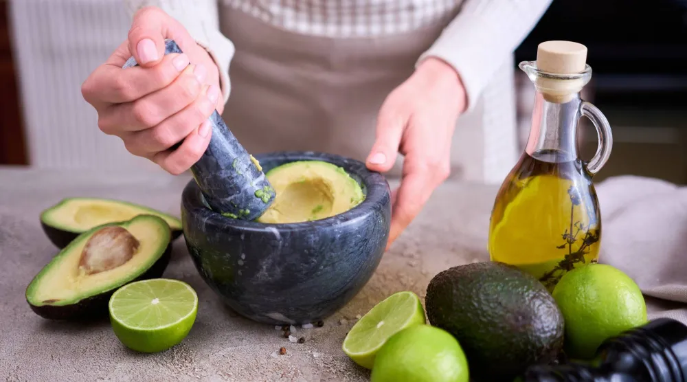 الأفوكادو غني بالدهون الصحية (شاترستوك)