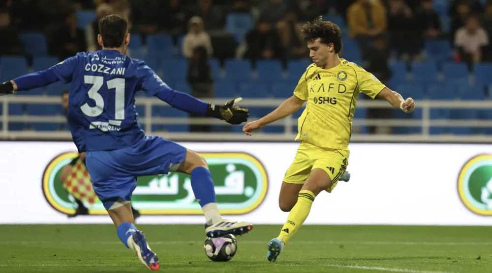 فيليكس لاعب يسدد الكرة على مرمى الخلود (تصوير: عبدالعزيز النومان)