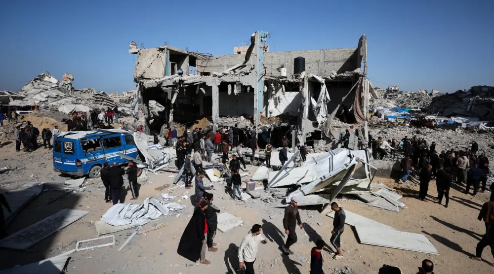 İsrail'in ateşkesin ardından Gazze Şeridi'ne düzenlediği en şiddetli hava saldırısında onlarca kişi hayatını kaybetti