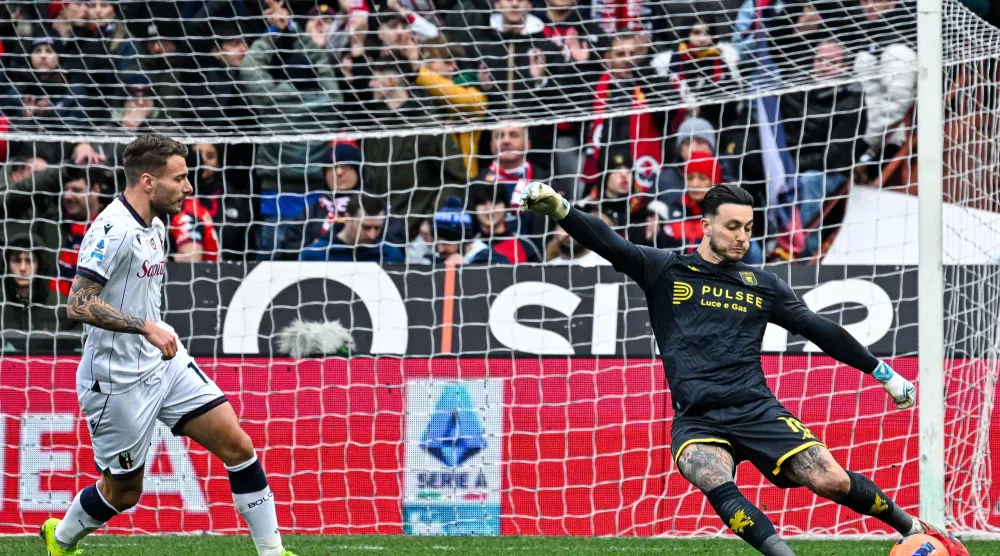 شيرو إيموبيلي «يسار» اقترب من باريس لإف سي (إ.ب.أ)